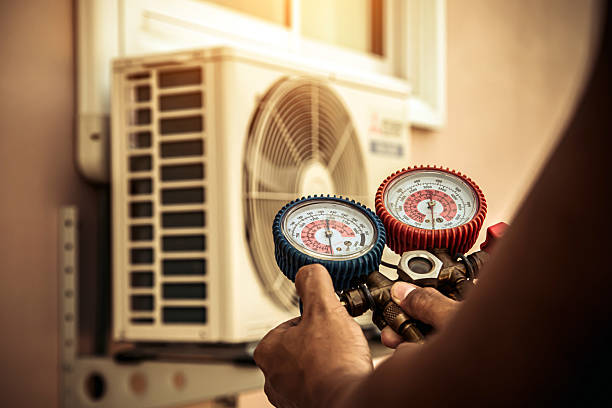 Professional Ac Installation technician working in Minneola, FL
